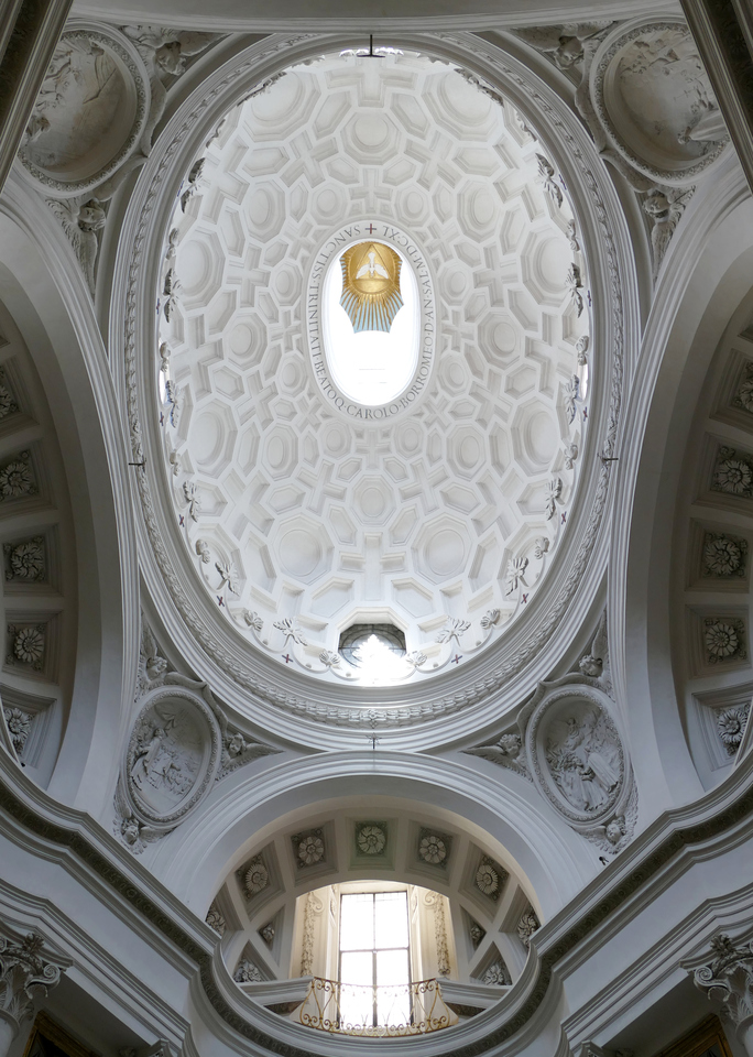 heavily coffered oval ceiling all in white, with the coffers making varying sizess of octagons and crosses